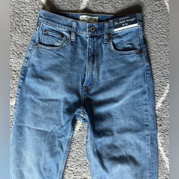Abercrombie & Fitch Curve Love Ultra High Rise Ankle Straight Jean Size 25 XL - Picture 2 of 9